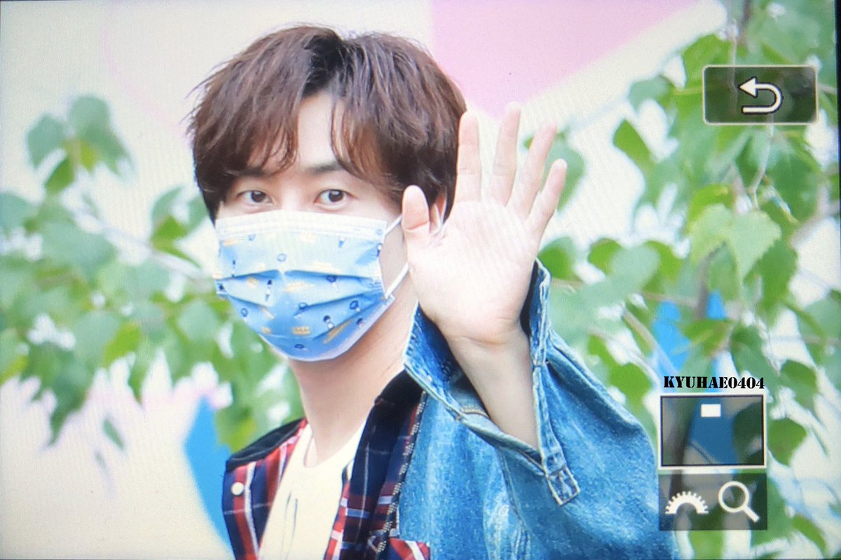 KyuHae0404's tweet photo. 210429 출근

#SUPERJUNIOR #슈퍼주니어
#혁재 #은혁 #李赫宰 #Eunhyuk
#DONGHAE #東海 #동해 https://t.co/eobt1YduNJ