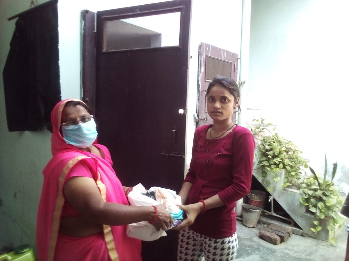 WeCan4Poshan's tweet image. AWW distributing THR to PW, lactating mothers, adolescents &amp;amp; children following the #covid19protocols while the AWCs and schools are closed in Kannauj, #UttarPradesh  
#nutritionforzerohunger #IndiaFightsCOVID19 

@UPGovt @aliveandthrive @MinistryWCD @POSHAN_Official @UNICEFIndia