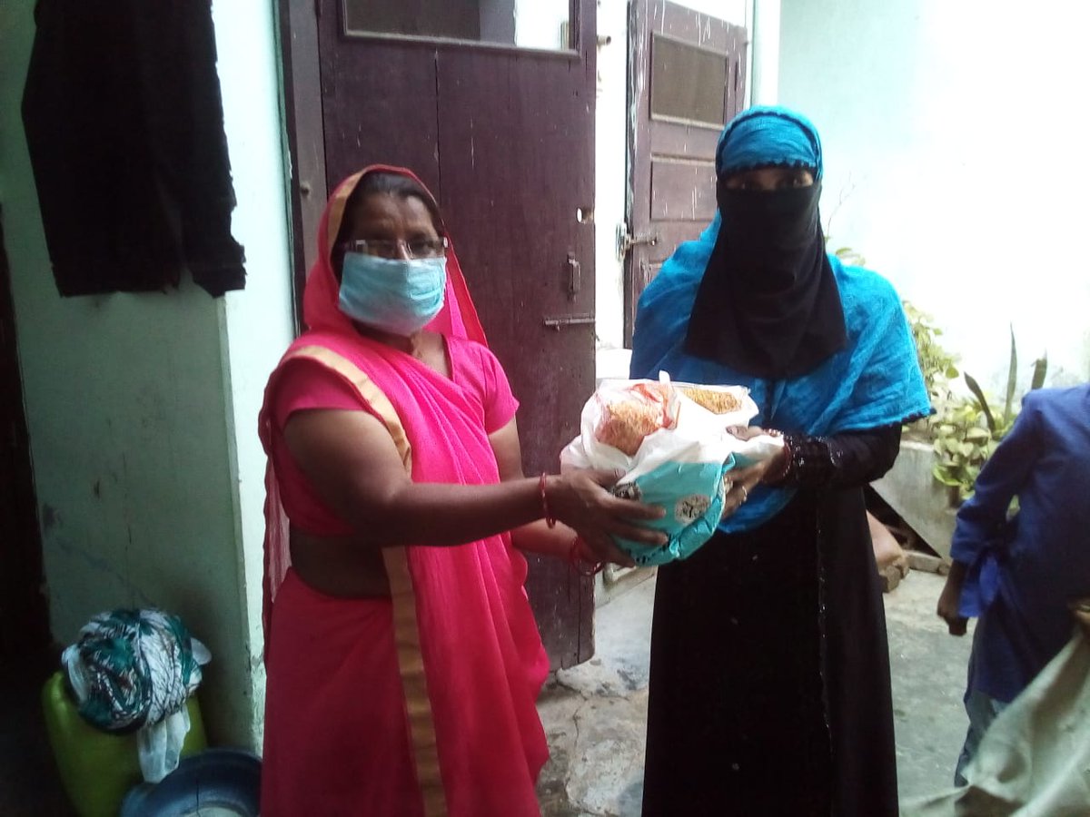 WeCan4Poshan's tweet image. AWW distributing THR to PW, lactating mothers, adolescents &amp;amp; children following the #covid19protocols while the AWCs and schools are closed in Kannauj, #UttarPradesh  
#nutritionforzerohunger #IndiaFightsCOVID19 

@UPGovt @aliveandthrive @MinistryWCD @POSHAN_Official @UNICEFIndia
