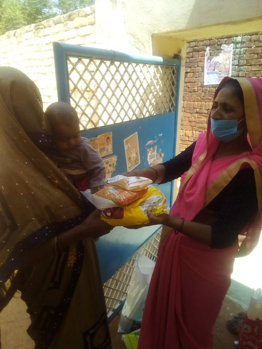 WeCan4Poshan's tweet image. AWW distributing THR to PW, lactating mothers, adolescents &amp;amp; children following the #covid19protocols while the AWCs and schools are closed in Kannauj, #UttarPradesh  
#nutritionforzerohunger #IndiaFightsCOVID19 

@UPGovt @aliveandthrive @MinistryWCD @POSHAN_Official @UNICEFIndia