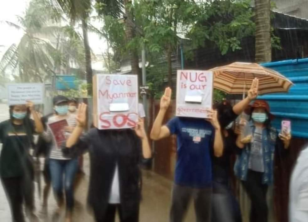 ChenQingQing (@chenqqing) on Twitter photo Today at about 2:00 p.m., young people in #Thaketa marched on an anti-military strike despite the rain and also showed their support for <a href="/NUGMyanmar/">National Unity Government Myanmar</a>.
#Apr29Coup
#WhatsHappeningInMyanmar Today at about 2:00 p.m., young people in #Thaketa marched on an anti-military strike despite the rain and also showed their support for <a href="/NUGMyanmar/">National Unity Government Myanmar</a>.
#Apr29Coup
#WhatsHappeningInMyanmar