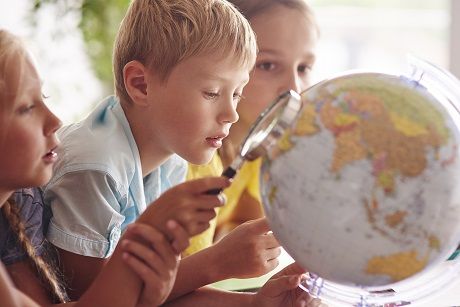 One of the best purchases we ever made was a world globe, I love that we can use it to plan adventures, compare and contrast, understand our place in the world ❤️❤️❤️  

#subscriptionbox
#parenting
#eyfsideas
#kidsmood
#kids_circle
#kidsbooks