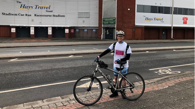LiverUK_charity's tweet photo. Best of luck to Chris who sets off on his bike around Wales today, starting from @Wrexham_AFC! He's riding in memory of his father who helped build the executive box there. ❤️ Best of luck Chris! Wrap up warm! 🚵‍♂️

https://t.co/3Ul6Zs5F6h
@sustrans https://t.co/0Hp0SvPjXC