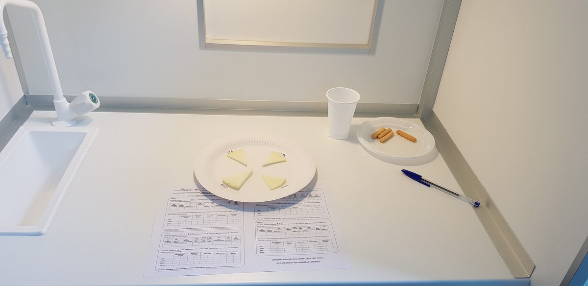 BerrugaIsa's tweet photo. Ya estamos a pleno rendimiento haciendo la cata de 🧀🧀
Todavía puedes venir.
Estaremos hasta las 14.00 h https://t.co/ZjaeFkTNE8