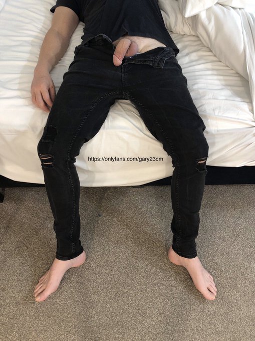 2 pic. Anyone foot fetish?❓
Retweet if you like mine ?
? https://t.co/3TMbfOyhQO https://t.co/5BPLcm