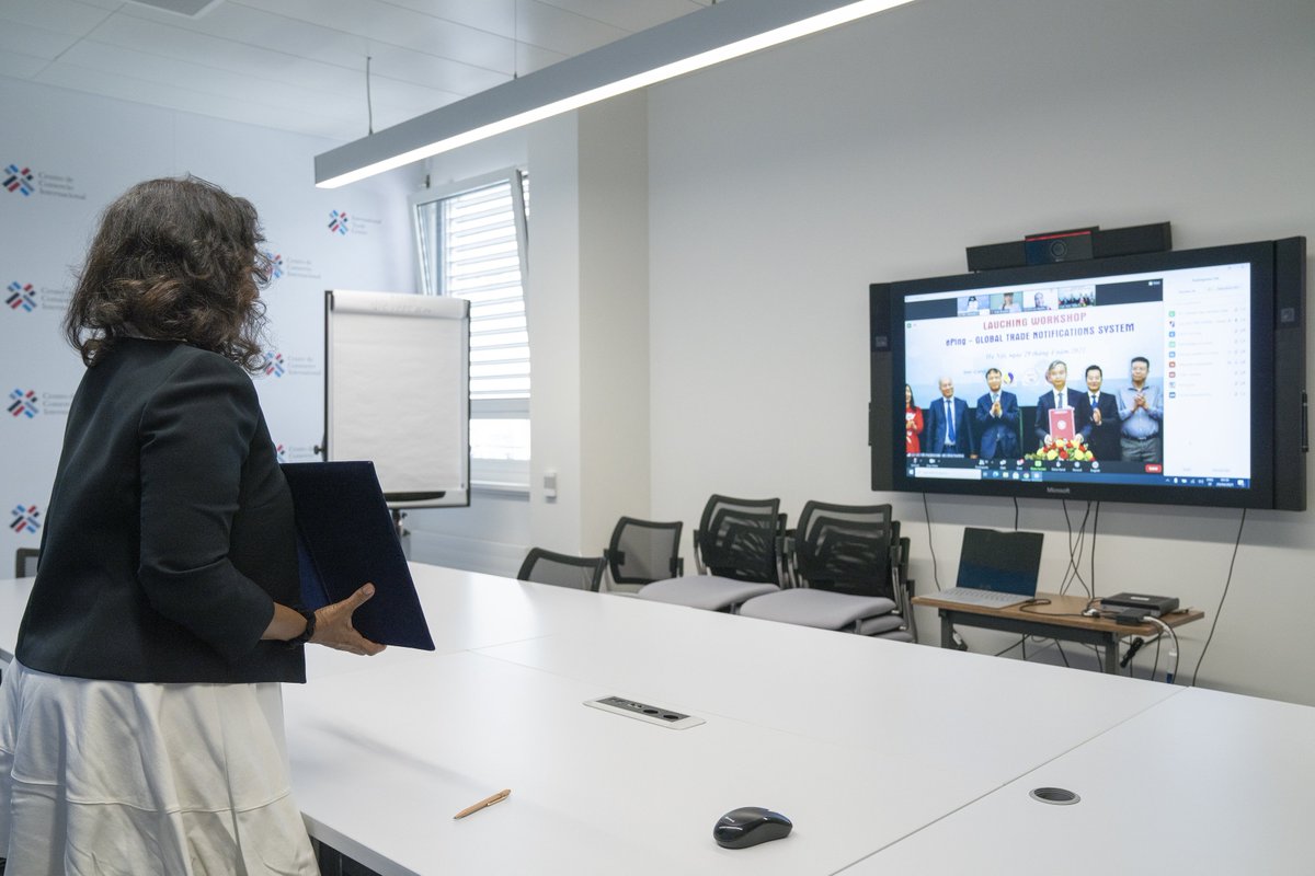 ITC_MktAnalysis's tweet photo. 🤝ePing in Viet Nam is a result of an innovative partnership.

@ITCnews &amp; @WTO &amp; #Vietrade: making the portal available in Vietnamese #SPS and #TBT enquiry points identifying key sectors for local traders #FTU students translating the most relevant notifications for 🇻🇳 companies. https://t.co/U739atswDQ
