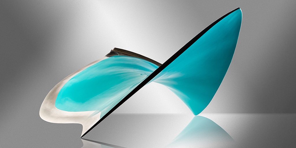 RollsRoyce's tweet image. Light is right for engine designers - increasing efficiency and reducing fuel burn. Our #UltraFan demonstrator has composite fan blades and a case that reduce weight by up to 1,500lb per aircraft. Find out more here ow.ly/FPBR50EAuUl #IntelligentEngine #AvGeek #NetZero