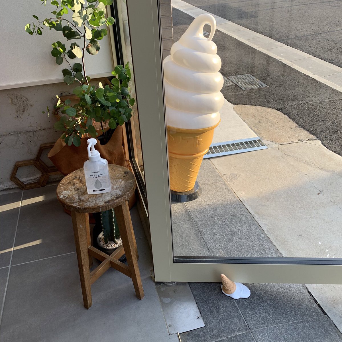 これは悲しすぎる ソフトクリーム屋さんのドアストッパーが哀愁にあふれてた Togetter これは悲しすぎる ソフトクリーム屋さんのドアストッパーが哀愁にあふれてた Togetter