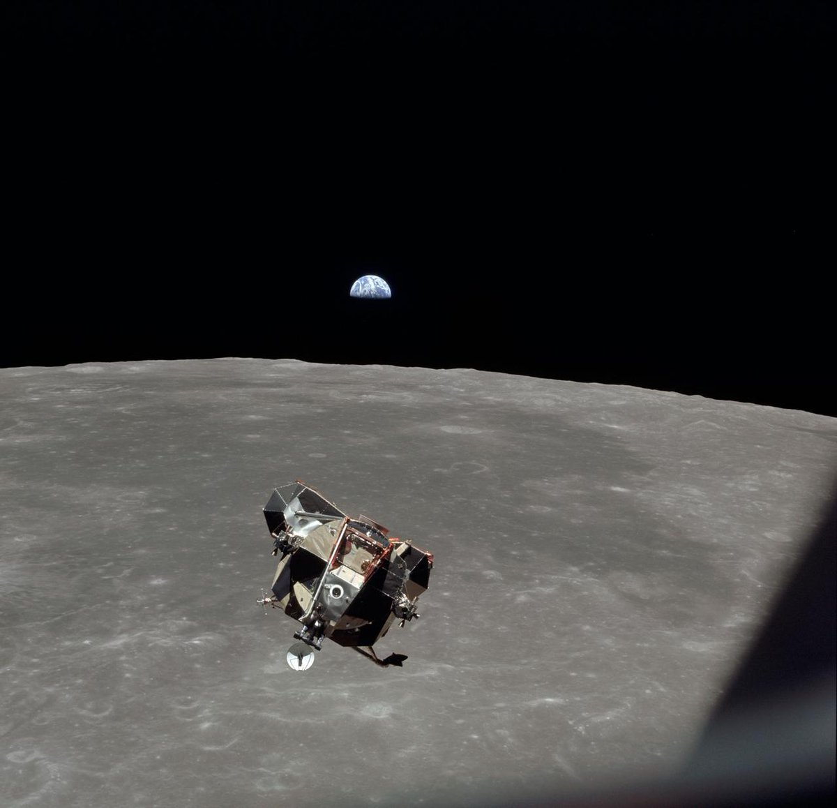 JyotiJRaj1's tweet photo. @AstroMCollins He was a legend.
And he'll forever be remembered in our hearts!
#MichaelCollinsForever
#MichaelCollinsRIP
Here is a photo of earth taken by him:
No matter where he is now, the earth must be prettier🦋🌎👩🚀🌌🌠 https://t.co/ysgDPb9vZU