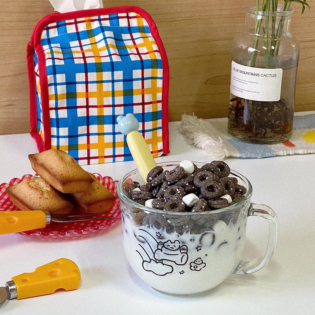 N⃞E⃞W⃞ 히히클럽 미니미 씨리얼볼 🤍✨
⠀
스토리에서 폭발적인! 반응 보여쥬셨던 미니미 씨리얼볼이에요 ❤️

강화유리 컵으로 도톰하고 아주 튼튼해요!
470ml의 넉넉한 용량을 자랑한답니돡... 💪🏻

씨리얼 외에도 아이스크림, 쿠키나 요거트 등을 담아 드셔도 좋을 것 같아요 💟