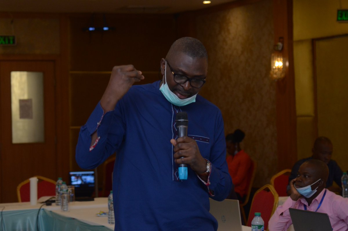 TheICIR's tweet photo. Day 3: Dayo Aiyetan of #TheICIR taking journalists through 'Sources Workshop: Case Studies, at the ongoing training on Strengthening the Investigative & Data Journalism Capacity of Nigerian Journalists.
Organised by @TheICIR in collaboration with @IWPR.
#DataJournalismTraining https://t.co/7AkIKHGGSa