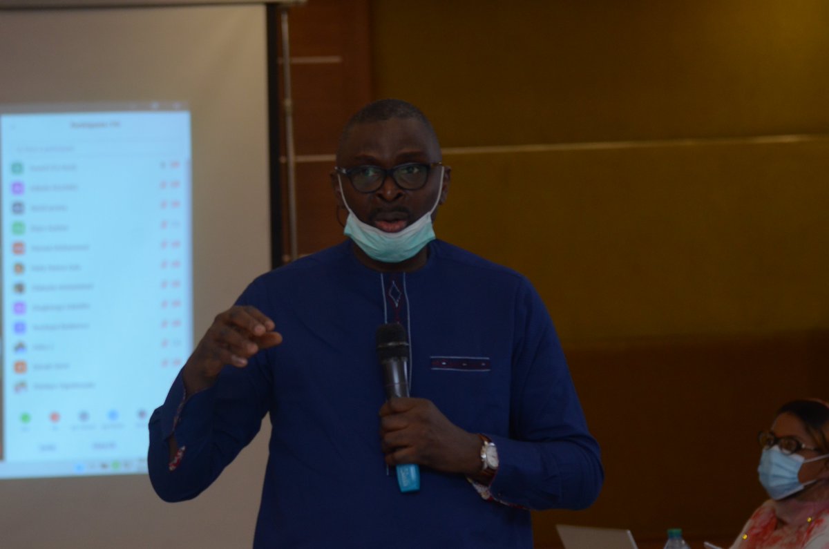 TheICIR's tweet photo. Day 3: Dayo Aiyetan of #TheICIR taking journalists through 'Sources Workshop: Case Studies, at the ongoing training on Strengthening the Investigative & Data Journalism Capacity of Nigerian Journalists.
Organised by @TheICIR in collaboration with @IWPR.
#DataJournalismTraining https://t.co/7AkIKHGGSa