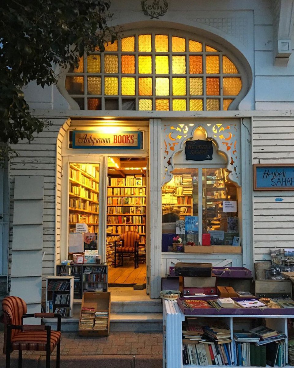 Üzülerek söylüyoruz ki hiç kitabımız, dergimiz, okunacak yazılı bir kağıt parçası bile kalmadı. Kapanma öncesi resmen yağmalandık. Darısı marketlerin, kuruyemişçilerin, tatlıcıların başına...