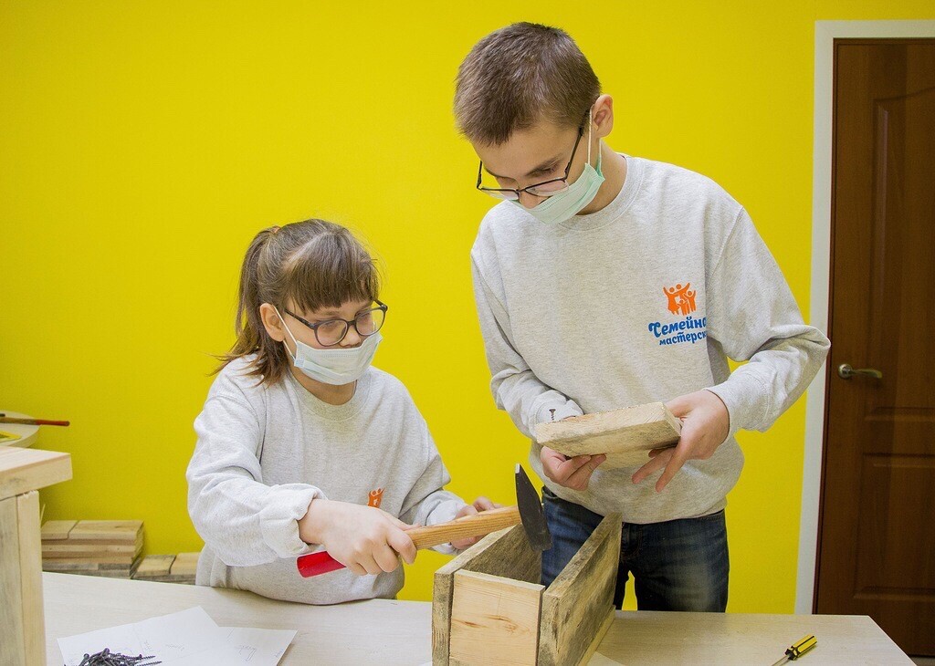 SrcOkt's tweet image. В дни ВНД воспитанники под руководством пред.ОО &quot;Совет отцов&quot; Облогова Е.В. изготовили скворечники для птиц.Это позволило привлечь внимание к проблеме сохранения природы и окружающего мира,кроме того ребята приобрели навыки работы с инструментами.
#Весенняянеделядобра