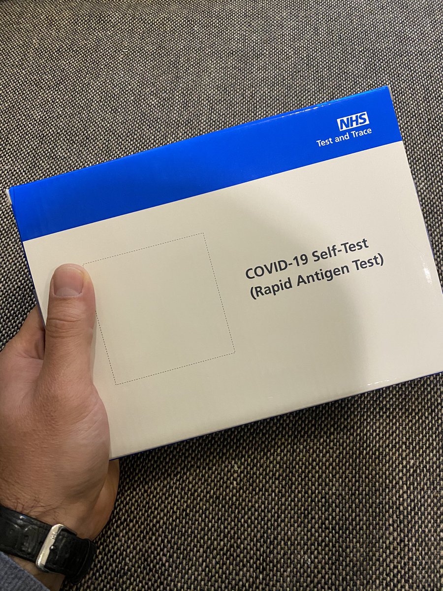 Vieles in 🇬🇧 wird sehr praktisch angegangen. Wer im Büro arbeitet, soll sich testen. Die nötigen Tests gibt es in der Apotheke, 7er Pack, kostenlos. Einfach so. Ohne Berechtigungsschein oder sowas.