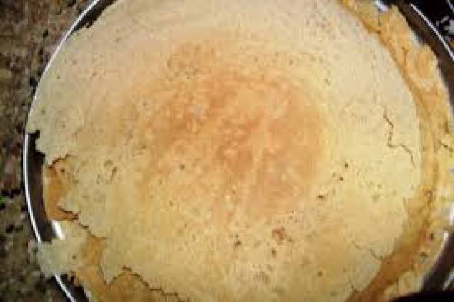 لم تكن تعاني من مرض مميت لكنها قالت لزوجها قبل ذهابها للمستشفى لقد أعددت لكم خبزا يكفيكم إلى ما بعد العيد، وطلبت منه السماح والمعذرة، واتصلت بأمها تسلم عليها وتستسمحها، وعندما دخلت المشفى لم تخرج منه إلا إلى مثواها، رحمها اللهُ وغفر لها 😞