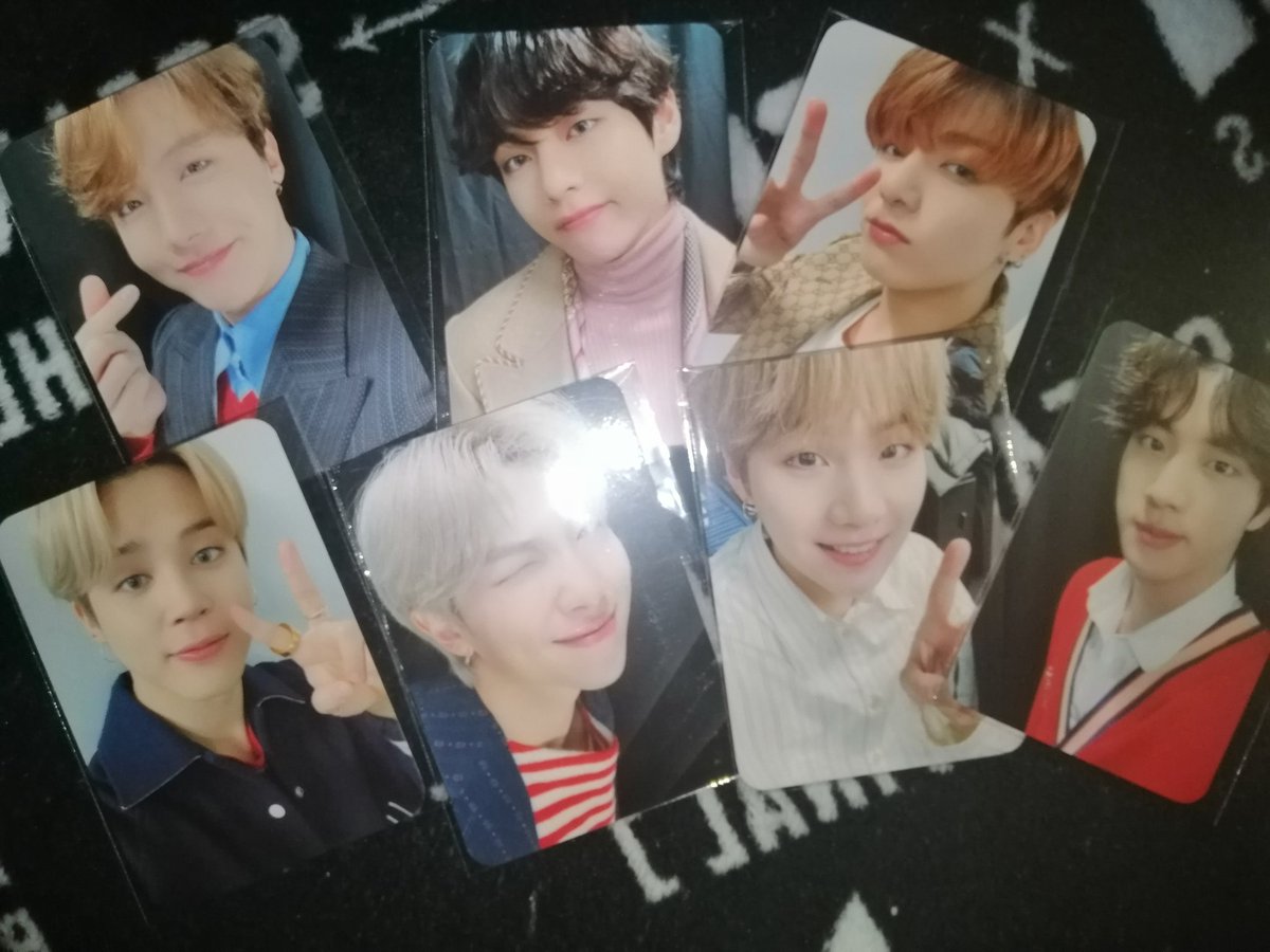 WTS | LFBMOTS SE Lightstick Photocards set590php priority Per member 150php but hyung line must be taken to push throughRFS: Extra set