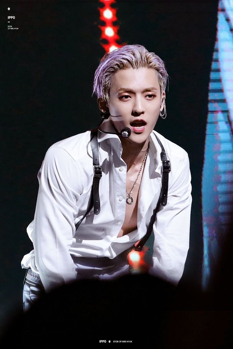let's not forget Minhyuk 's 2019 purple hair he went all in and slayed. Sexy THE BEATS REBORN #BTOB_BURN_THE_STAGE #비투비  @OFFICIALBTOB