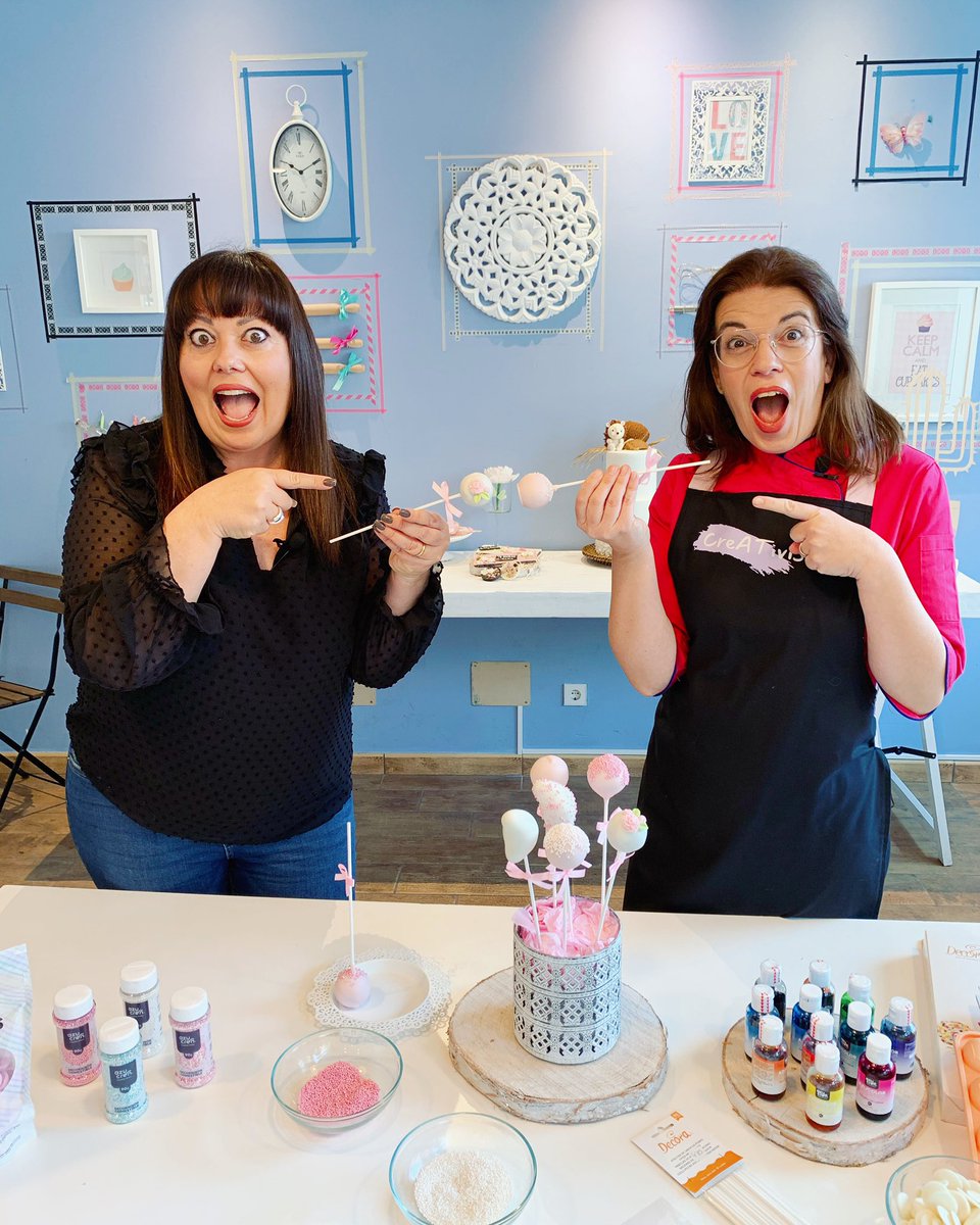 😎 Hoy nos vamos a poner las botas con el programa <a href="/creativissim/">@creativissim</a> en <a href="/fibwi/">fibwi</a> con <a href="/CatecakeI/">catecake.inca</a> y este tallerazo tan molón donde nos enseña a hacer #cakepops ¡sin moldes! y en un plis plas! 🤩🤩👏🏻

👉🏻 Hoy a las 17:30h en #FibwiLive (canal TDT) o en la #app de Fibwi (gratuita)