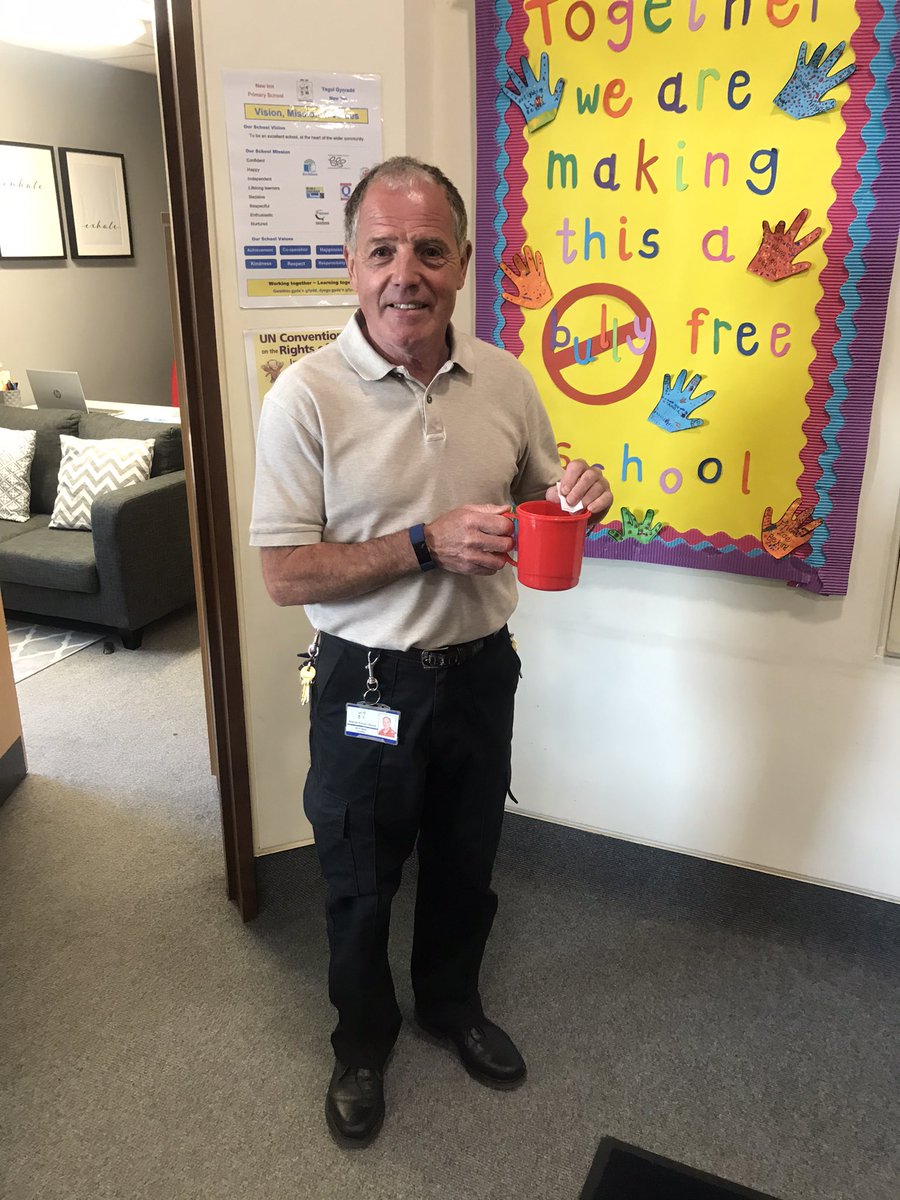 NewInnPrimary's tweet photo. Congratulations to Lowan who was the lucky winner of the @DRA_Community 20th anniversary shirt 🏉 😀 @MikeSage9 Thanks to Mr Miles for helping with the draw 👍🏻 https://t.co/sOxIHUwaIb