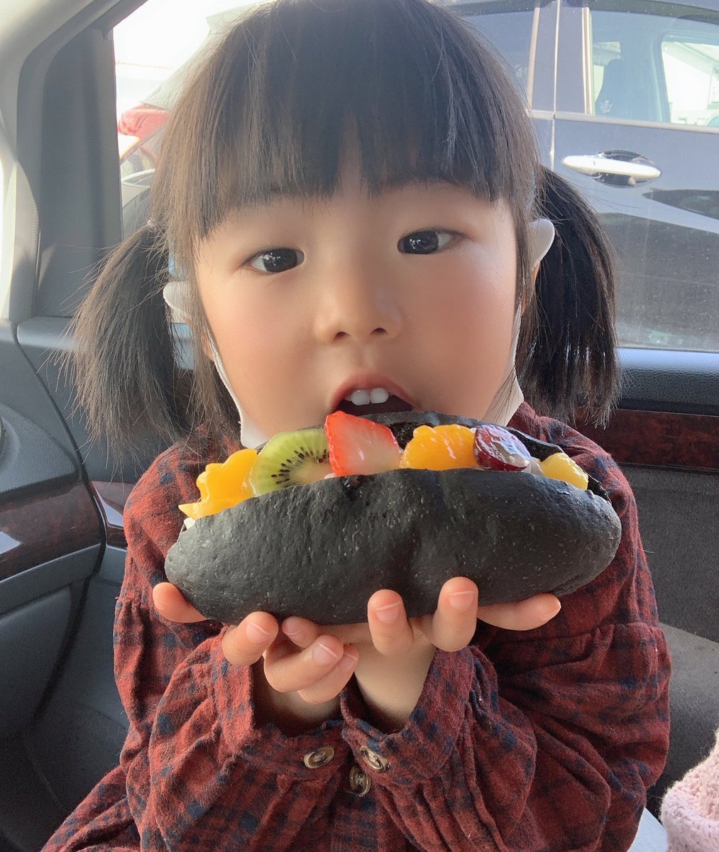 moekumama's tweet photo. 1年前8kg痩せて
1年かけて10kg太って
健康体になりました
カウンセリングと治療で
かなり未来見れるようになりました
フラッシュバックも減りました

こんなうちを支えてくれたのは
彼と娘でした。

そんな彼と1年が経ちました
幸せしかないです。 https://t.co/vNZTWuBSWz