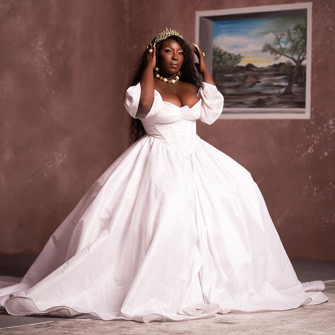 iChrisgh's tweet photo. The Queen, @efya_nokturnal joins the rap Queen, @eno_barony on...

God Is A Woman 

Visuals out tomorrow.🎶 

#GodIsAWoman #LadiesFirstAlbum #Efya #EnoBarony https://t.co/ixQTKacWsp