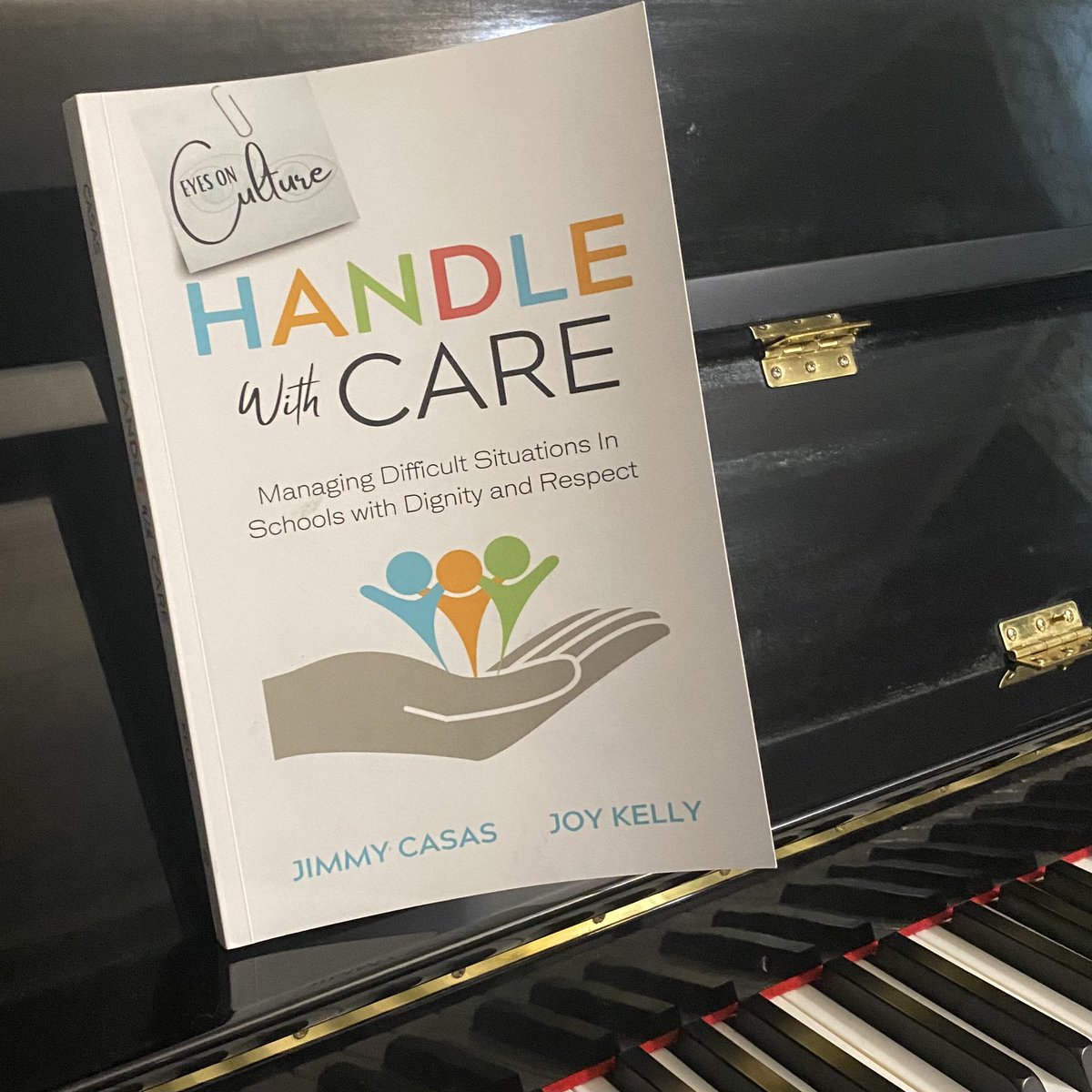RichTaibi's tweet image. TY to @casas_jimmy  &amp;amp; @joykelly05 for such a motivational read! 

EVERYONE benefits from being “handled with care.”

ALWAYS model self-care, empathy, respect &amp;amp; dignity. 

School leaders MUST be alert, accessible &amp;amp; attentive!

#PrincipalsPOV #BullockES #EverydaySEL @a_rebora