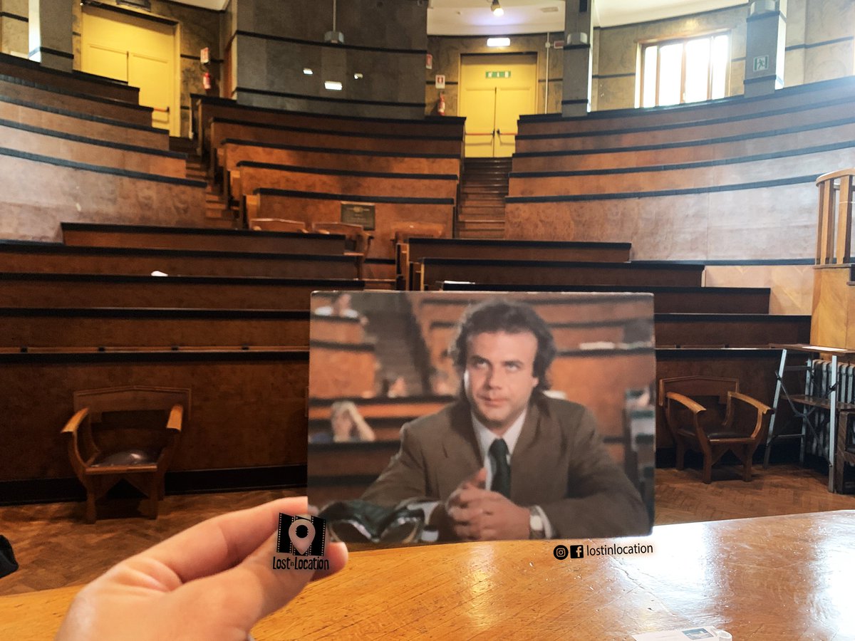 lost_location's tweet photo. Vado a vivere da solo (@marco_risi, 1982)
.
.
Giacomino (@JerryCala) sostiene, disastrosamente, l'esame all'università
.
🗺️ Siamo in una delle aule dell'ospedale odontoiatrico "George Eastman", a Roma, che oggi ospita uno dei tanti hub vaccinali della Capitale
.
#lostinlocation https://t.co/YX3oqRa2EU