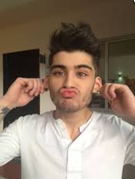 Shayar_atif's tweet photo. @NayabNoorie Zayn malik lite 😂 https://t.co/QuQnMNxEtS