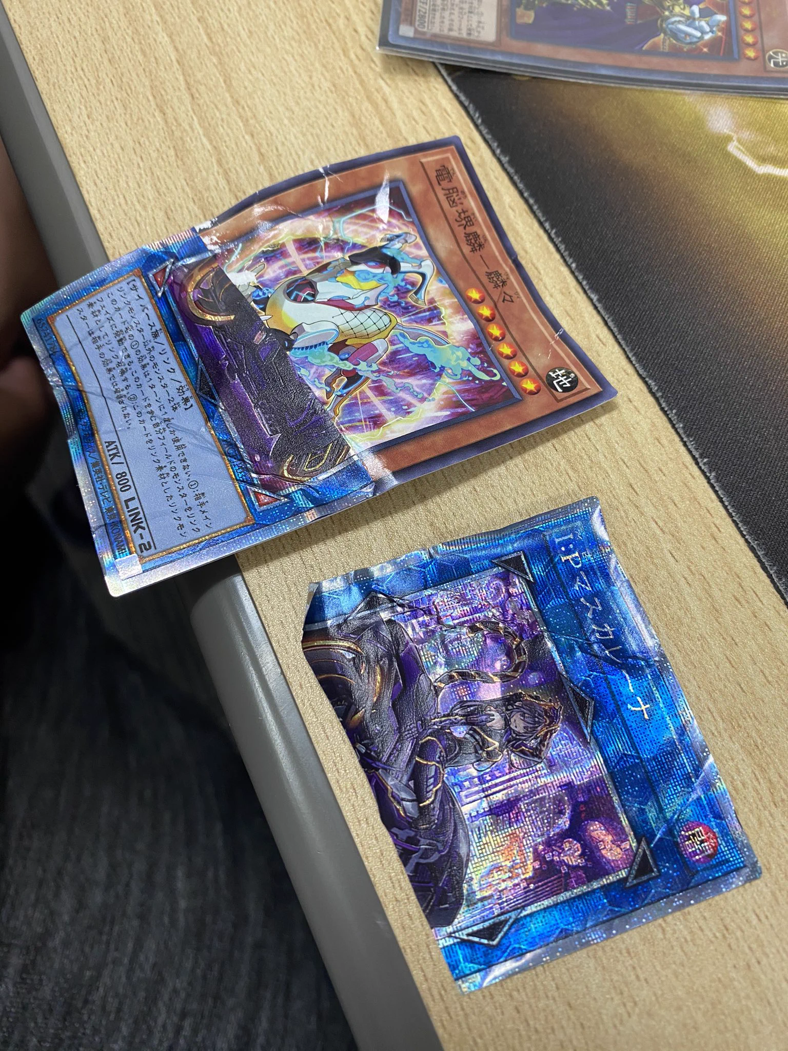 店員が知らないと思って？偽物のカードを高額で売る事件が発生する！
