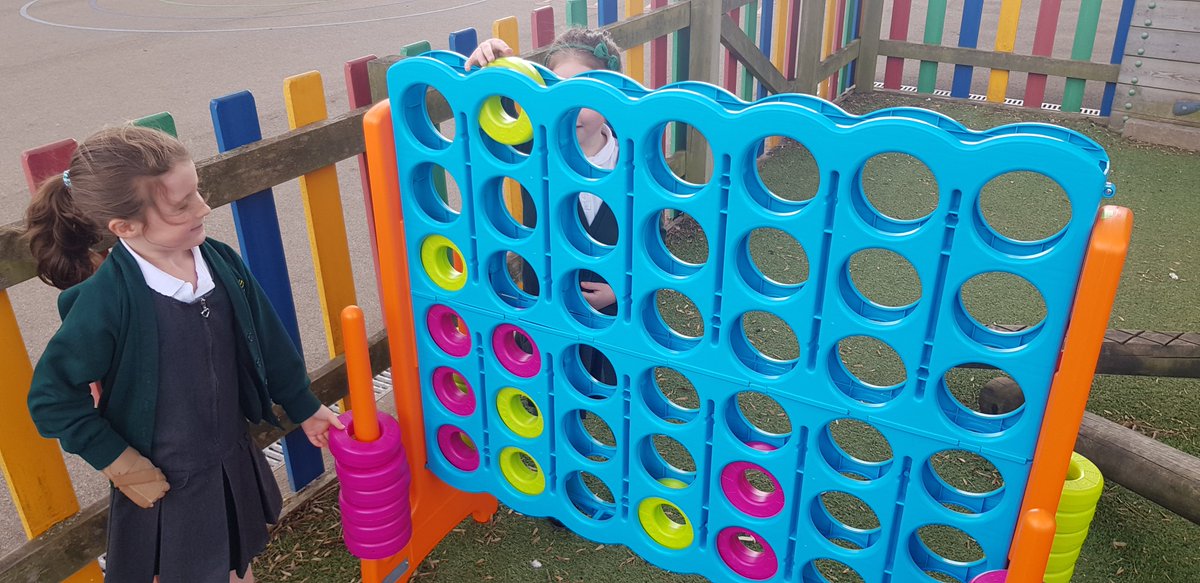 SnakesClass's tweet image. Thank you @willowspta for our new playground activities. Lots of fun and laughter 😀👍