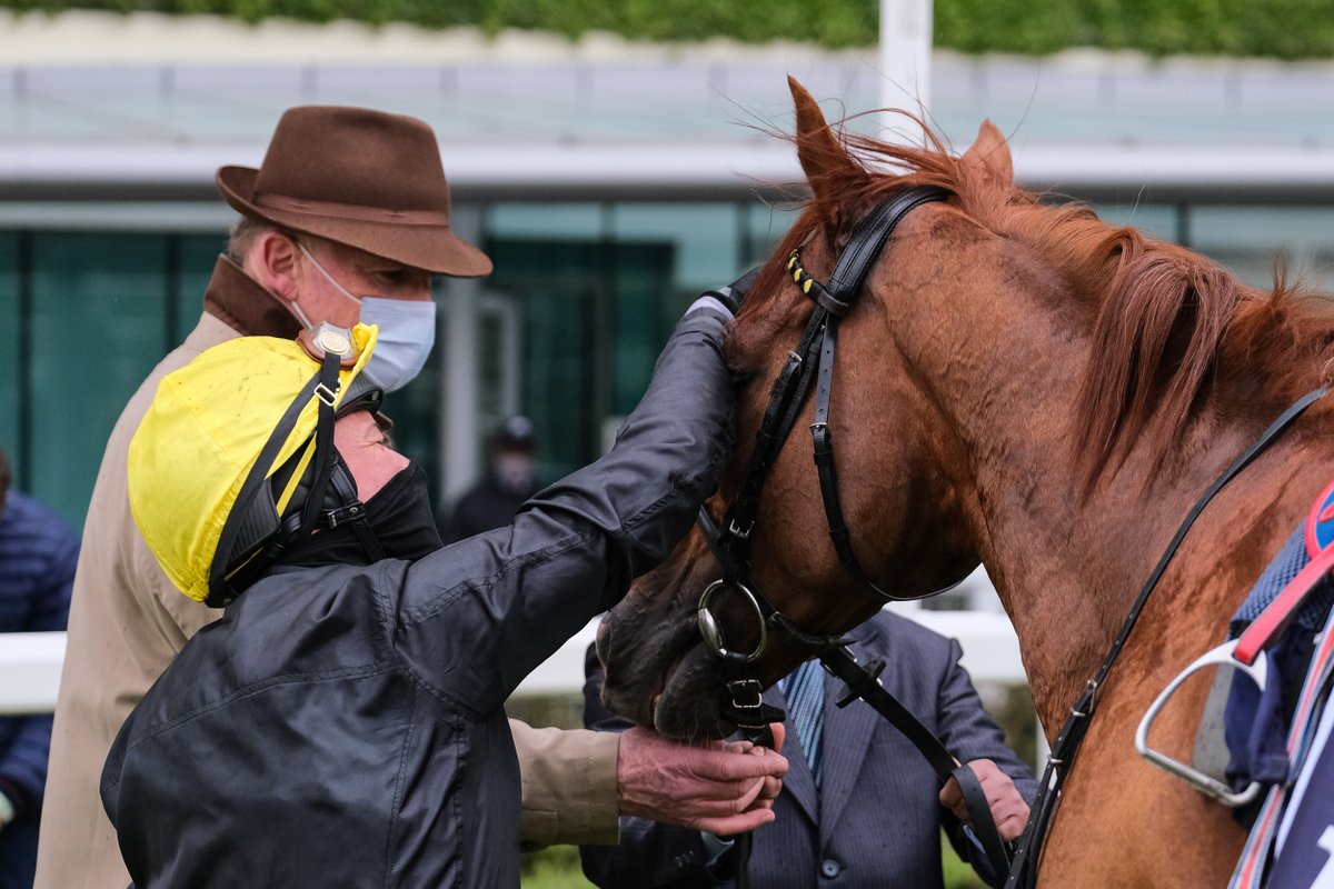 Just when we thought we’d felt all the Stradivarius feels, these photos landed…😍🥺

#Ascot <a href="/FrankieDettori/">Frankie Dettori</a>