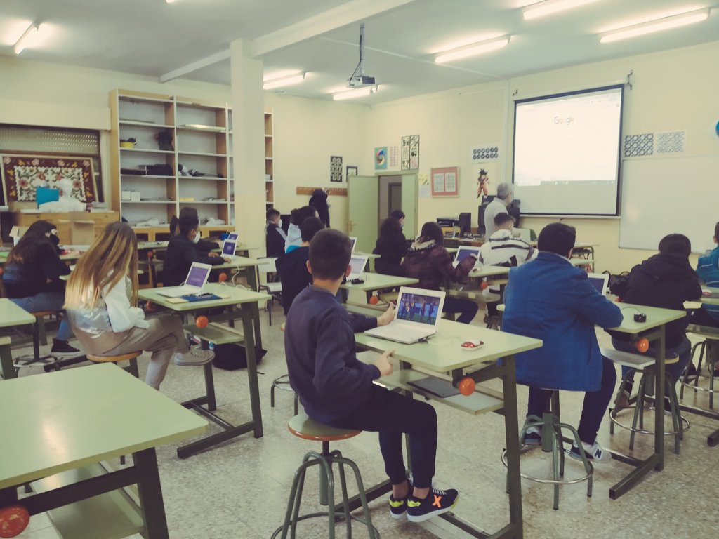 mariuorienta's tweet photo. Actívate @iesalagon Proyecto de 1⁰ ESO B "Mi Blog como portafolio" Educación Plástica Visual y Audiovisual. 😱✏️✏️🗂️ #profesactivos Antonio García. #alumnadomotivado @alagon_orienta 
Ver en👇👇👇: 
https://t.co/s8fbQoJMJC https://t.co/6o4UrGz181