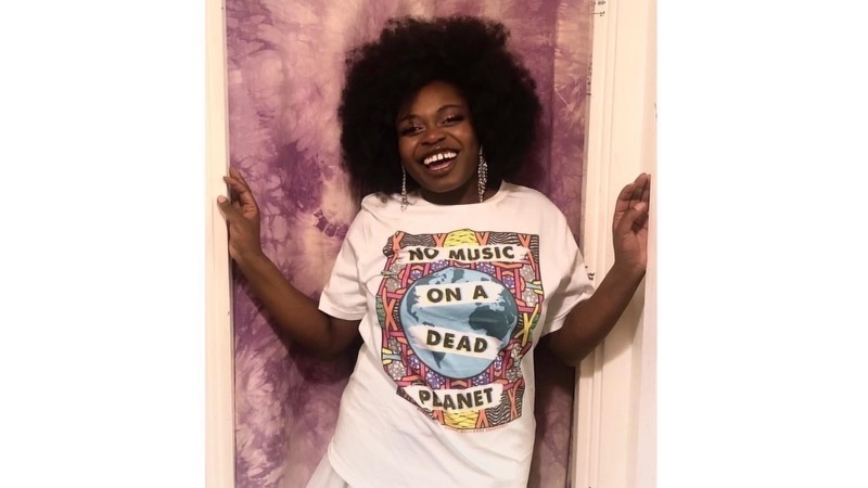 musicdeclares's tweet photo. Thank you @missbabysol for sharing the message with our @afrodeco designed #NOMUSICONADEADPLANET t-shirt!!!
We're all calling on governments to #actnow to end biodiversity loss and reach net-zero greenhouse gas emissions by 2030
#babysol #afrodeco https://t.co/eqWzOa2UQG
