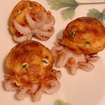 未確認生物発見!？足が生えているたこ焼きがこれ!