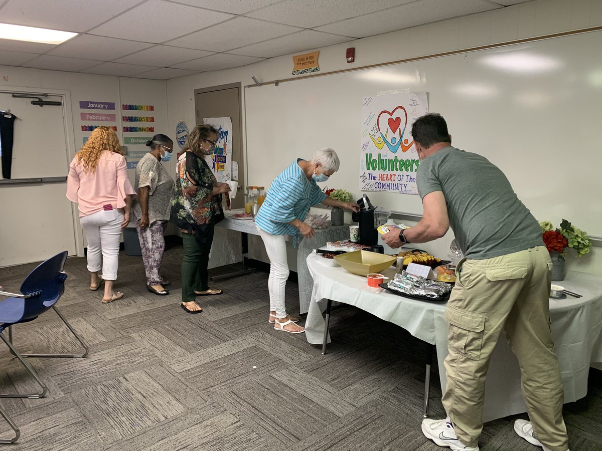 LewisvilleES's tweet image. A breakfast is not enough to say how much we appreciate our wonderful Pony volunteers! Thank you from the bottom of our hearts for your support throughout this school year! #PonyStrong #backinthesaddle