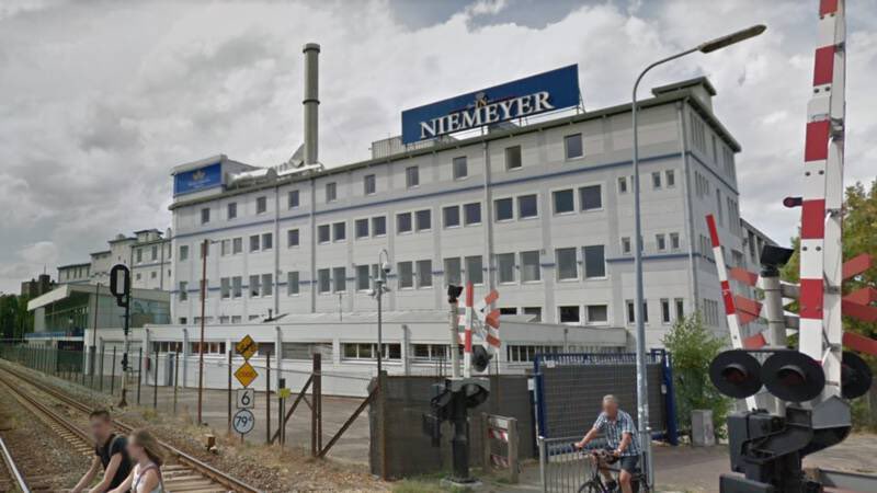 .<a href="/WillemPelle/">Willem</a> Echt wel de Berghain onder de tabaksfabrieken hoor😍😢 🚬
rtlnieuws.nl/economie/bedri…