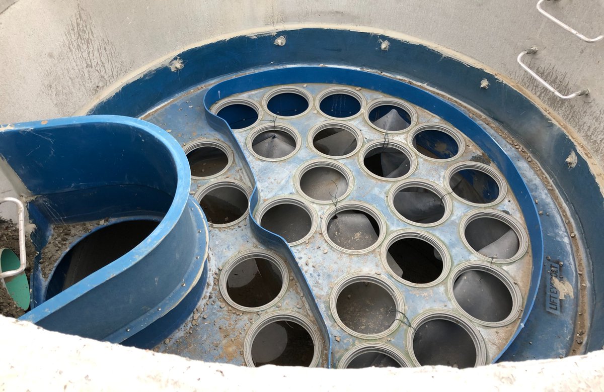 HOPAports's tweet photo. Over at Pier 15, contractor @CocoPaving is installing an oil\grit separator in the storm water sewer system. The perforated piece is called an Imbrium Jellyfish filter, and the system is specifically designed to catch ~85% of total suspended solids (TSS). #PortProjects https://t.co/YnPjpRLxQo
