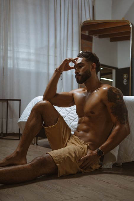 Not knowing what to do today? I have a few ideas ?#camguy #jockmen #thursdayvibes #thursdaymorning https://t