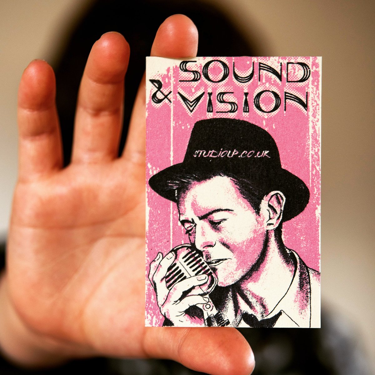 studiolpart's tweet image. New #handprinted #businesscard featuring a #mini #illustation of #davidbowie #miniprints standard business card size. #screenprinted #2colourprint #recyledpaper #handmade #artformusic #art #music #singersongwriter #artist #icon