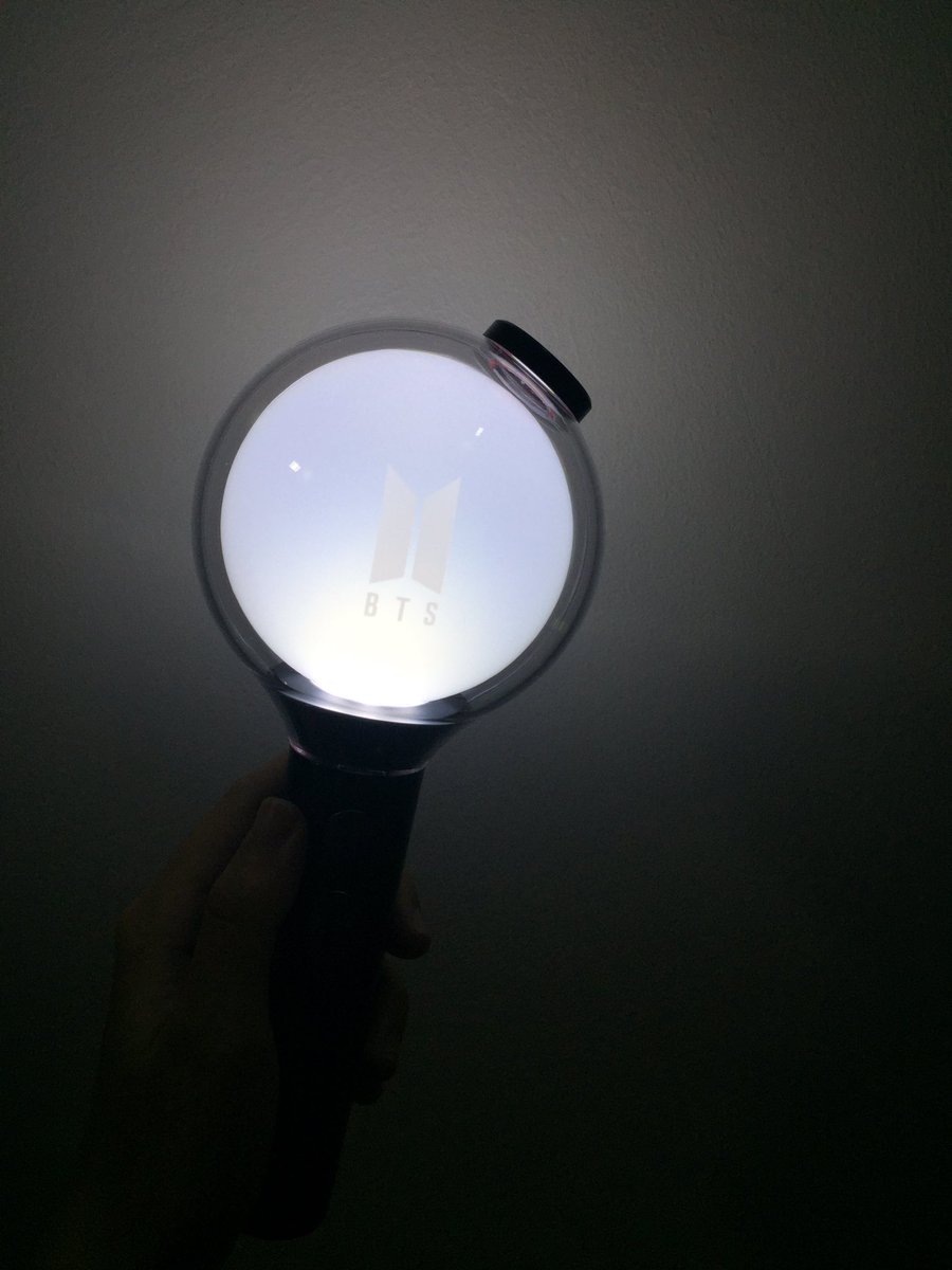 goldjungkatsu_'s tweet photo. this came home today! i finally got my hands on this one! thank you so much @KosmoPH for being so accommodating and responsive sa inquiries ko 💜 i’m super happy!!!!! thank u also for the freebies! 🥺💜
#kosmo_feedback https://t.co/M12WkMBLI2