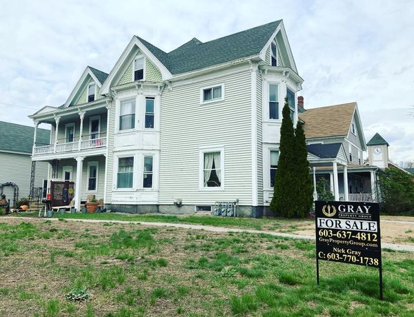 GrayPropGroup's tweet photo. NEW LISTING. 784 Chestnut Street in Manchester. 
3-unit multifamily in the North End listed at $430K.
8 bedrooms total, $3,450/month gross income.

See link below for details:
https://t.co/8SYMBbqOmY https://t.co/LnPFVkSiZb