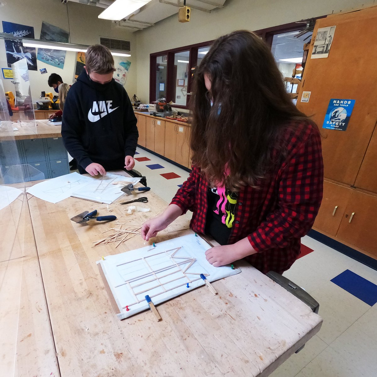 StarkeInd's tweet photo. Hands-on #STEM problem solving going on in the @SRM8rHumanities #Engineering Unit. Students are doing a great job designing &amp; building a tower to withstand the Earthquake Simulator. #LiverpoolLeads #LCSDSTEM @SRMWarriors @LiverpoolCSDNY https://t.co/ipCWp8uVhc