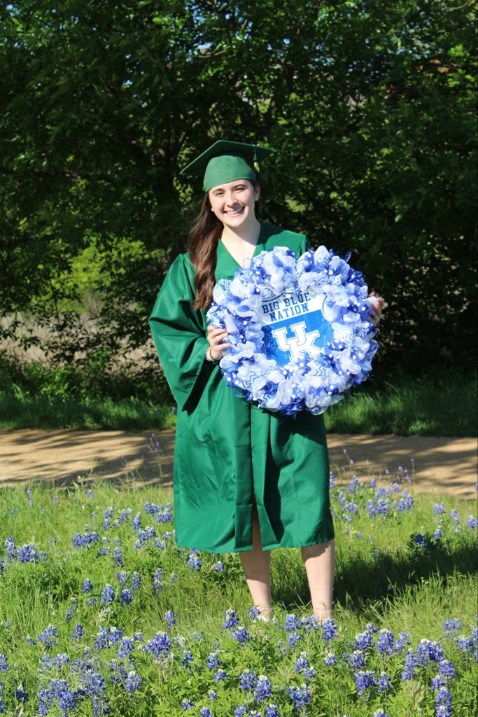 gatorglenna's tweet photo. โPride Poseโ for Reedy High School and the pride we have for our graduate, Emerson Palazzo!ย #PridePose,ย #RHSRoar, #ClassOf2021, and #TakePrideInThePRIDE https://t.co/NxjtGj56WZ