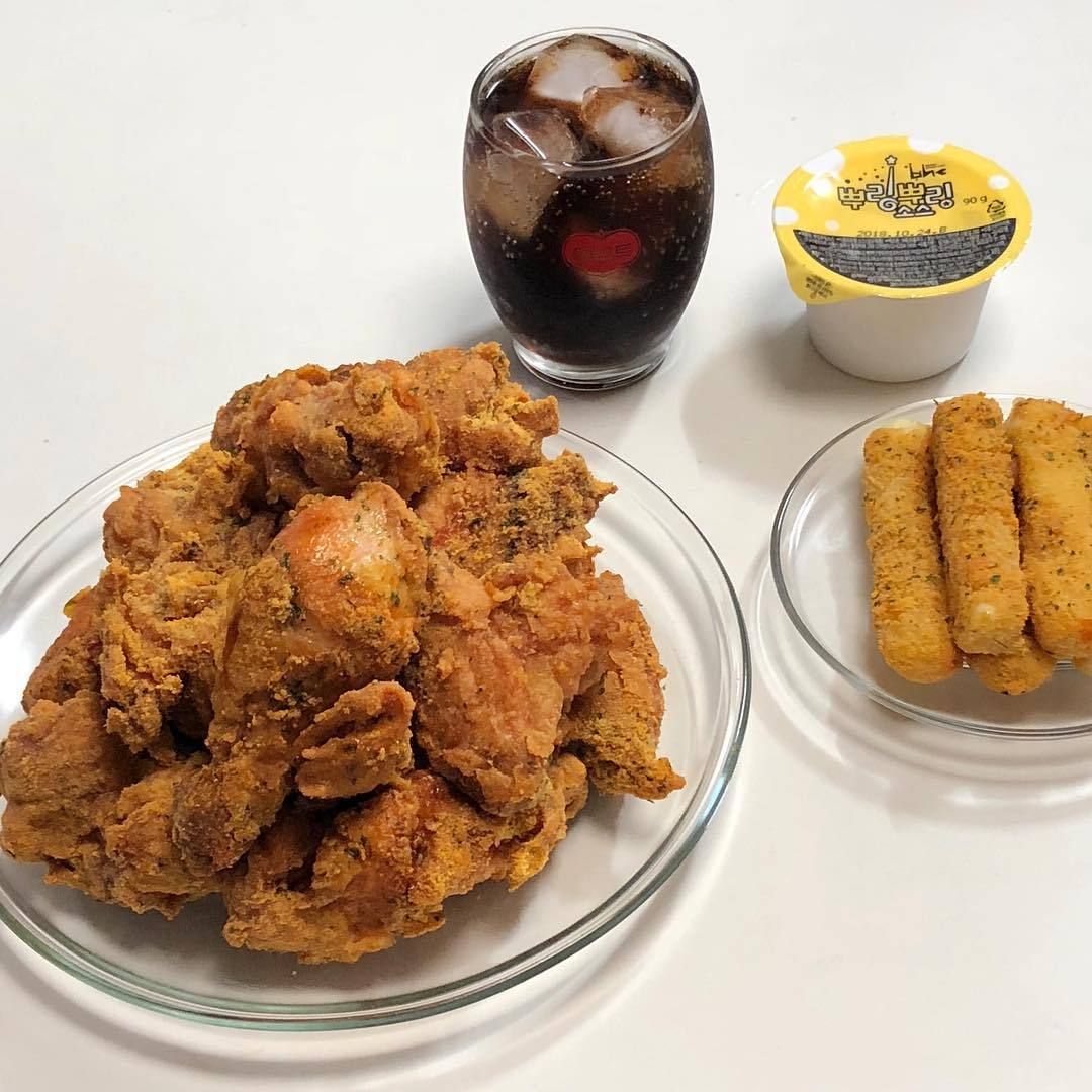 HelloCafeRp's tweet photo. ㅤㅤ

                ꒰  make today happy ! ꒱ 
                to:@UNVJIHOON00 @UNVJENNIE96 @UNVROSE97 @UNVNAEUN94 @UNVSAKURA98 @UNVWOOYOUNG99 
                from:pogi
                ❝ eat na kau dinner ❞ 

ㅤㅤ https://t.co/msfegxfLqI