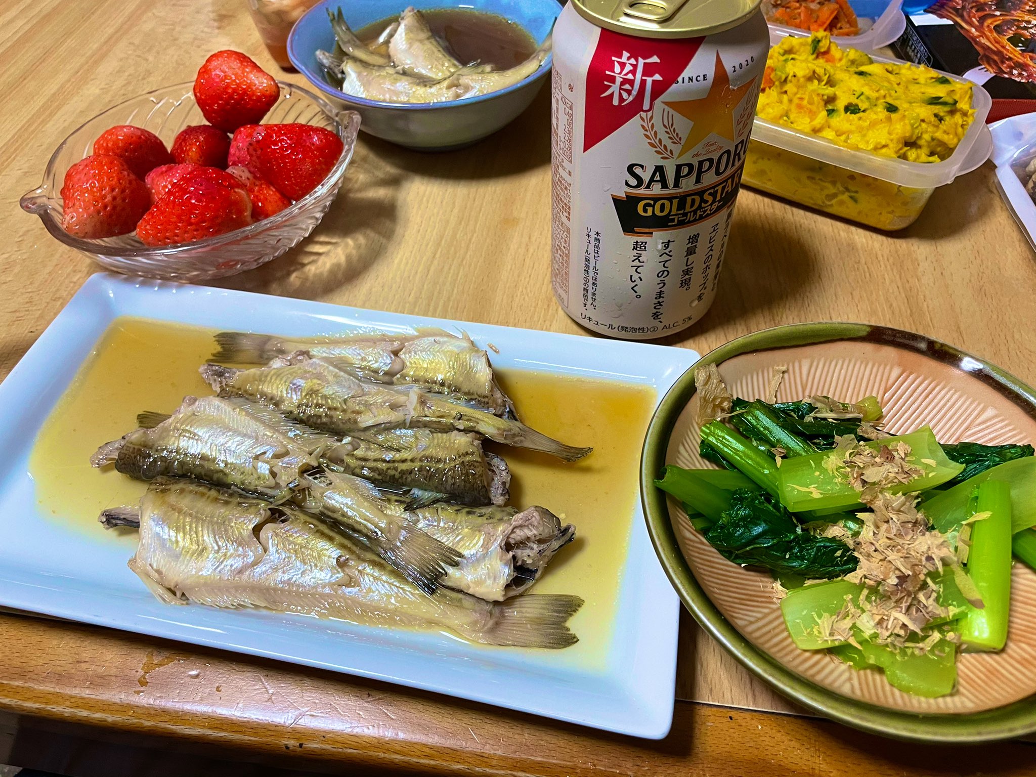 Aki Hata 四日市の模型屋 Wf22冬6 19 03 弁当のおかずとハタハタの煮付けと小松菜のおひたし ハタハタ とイワシどっちにするか悩んだけど ハタハタで正解でしたな 身がプルプルしてうめぇ 頭と内臓は冷凍して可燃ゴミの日まで封印 T Co
