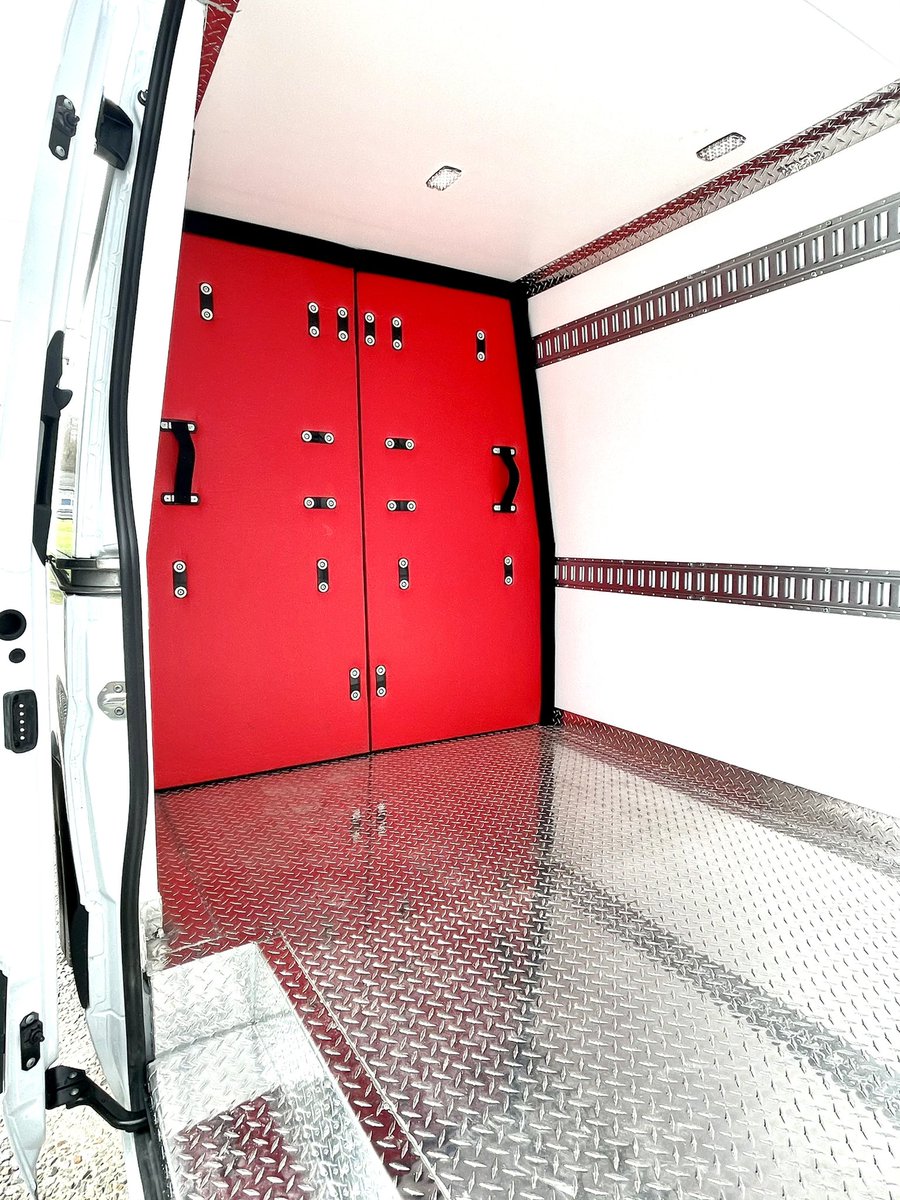 MobileColdSol's tweet image. What better combination than a Mobile Cold Solutions insulation package, @ThermoKingCorp refrigeration unit, and a @SafeFleetCo Randall bulkhead? #Sprinter #ColdTransport #TempControl