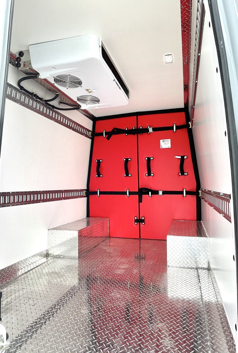 MobileColdSol's tweet image. What better combination than a Mobile Cold Solutions insulation package, @ThermoKingCorp refrigeration unit, and a @SafeFleetCo Randall bulkhead? #Sprinter #ColdTransport #TempControl