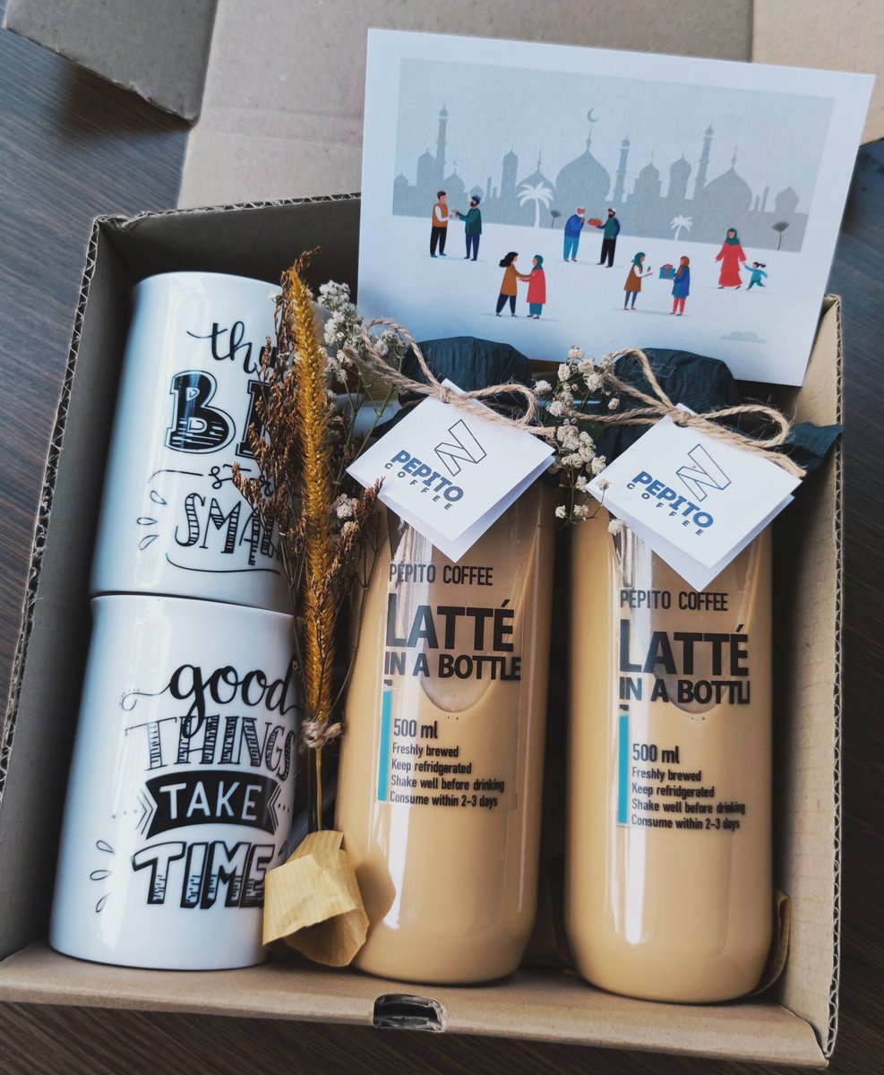 PepitoCoffee's tweet photo. @sukibim @infomalang Pepito Hampers, IDR 150K/box harga promo smp 30 April 2021 (normal 165K). 
Isi :
2 Latte in a Bottle (@ 500ml), 
2 mug porselen (SNI), &amp; 
Greeting card. 
Detil bisa isi form order 👉🏻 https://t.co/fYTrArWP3D 
Nnt akan dikonfirmasi by WA.😉 https://t.co/IZ7oxpp6WB