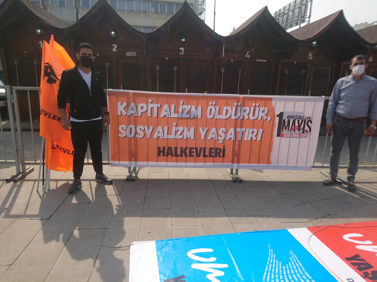 1 Mayıs Alanına pankartımızı astık ✌️

"Kapitalizm Öldürür, Sosyalizm Yaşatır!"